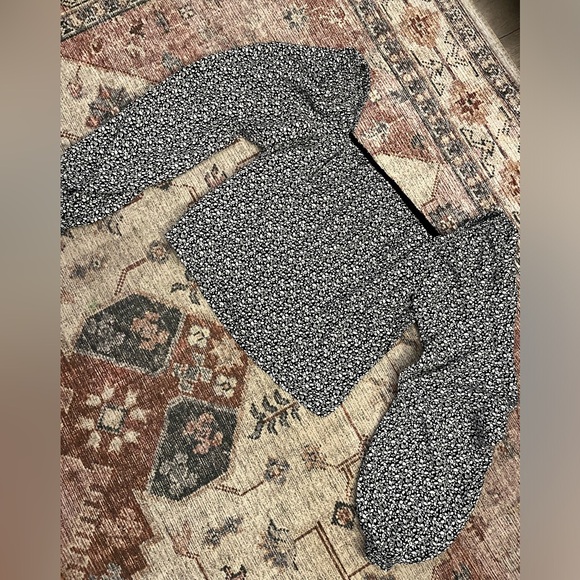 Abercrombie smocked blouse - long balloon sleeve (M) - Picture 2 of 4